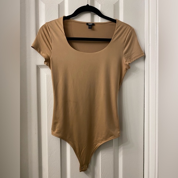 Express Body Contour High Compression Scoop Neck Cap Sleeve Bodysuit - Pecan - Picture 2 of 11